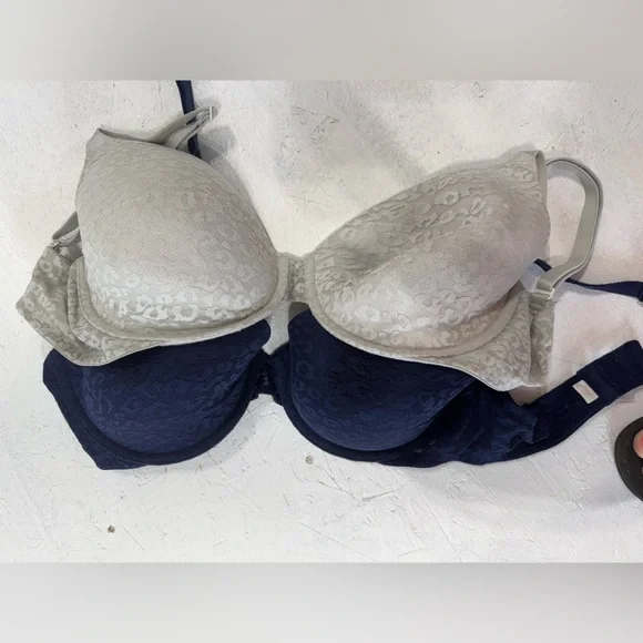 Lot of 10 Victoria Secret Bras - Picture 3 of 3